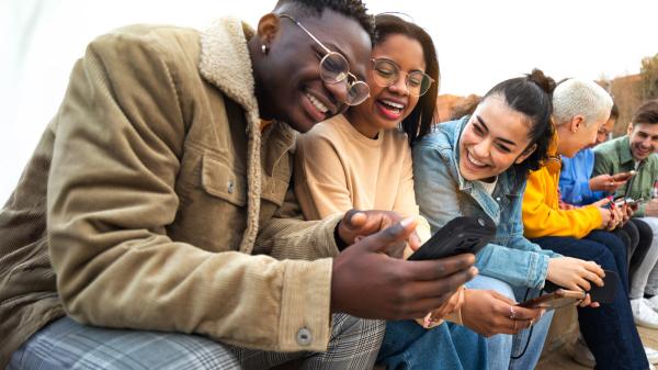 EVOLVEO MaxPhone A1, tlačidlový Dual SIM telefón, červený 