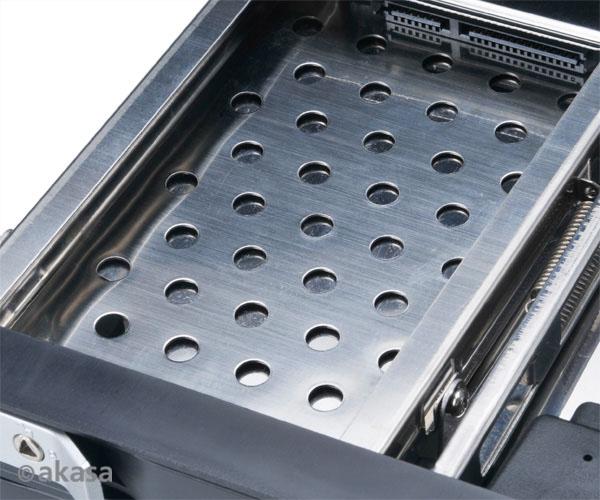 AKASA Lokstor M51 - 2.5 "a 3.5" HDD rack do 5, 25" 