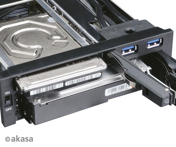 AKASA Lokstor M51 - 2.5 "a 3.5" HDD rack do 5, 25" 