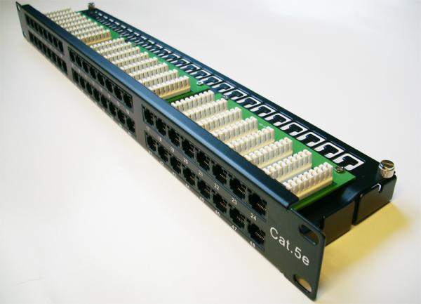 DATACOM Patch panel 48p. Cat5e 1U BK 8x6p. Modul, UTP, 19" 