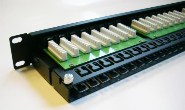 DATACOM Patch panel 48p. Cat5e 1U BK 8x6p. Modul, UTP, 19" 