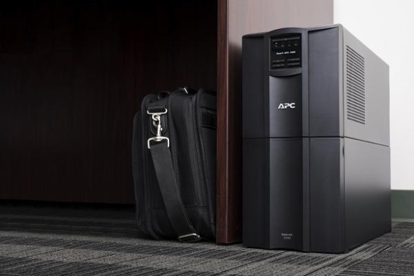 APC Smart-UPS 2200VA LCD 230V with SmartConnect