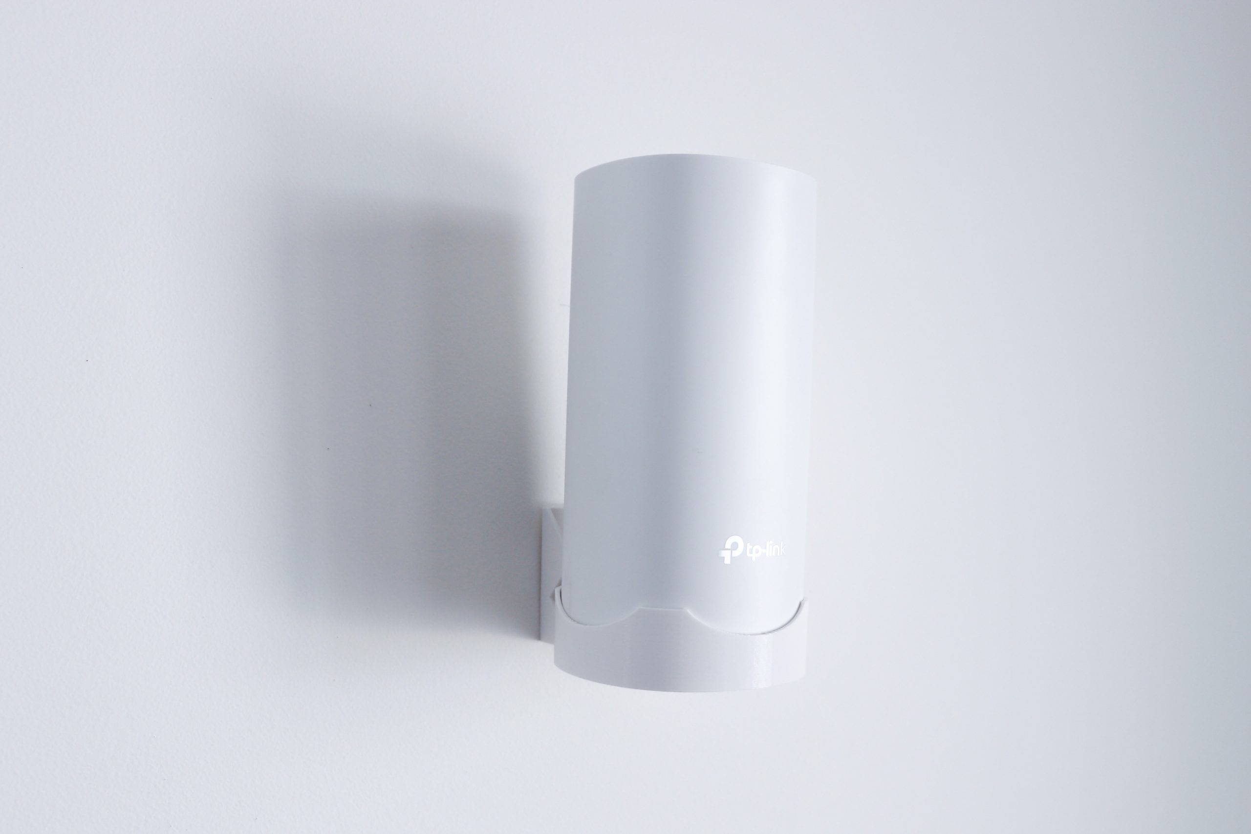 TP-LINK držiak DECO M4/ E4/ S7/ P9 na stenu biely 