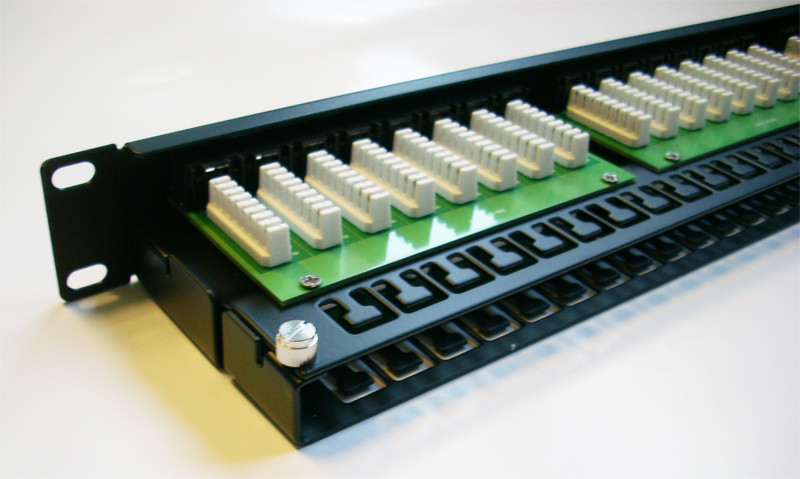DATACOM Patch panel 48p. Cat5e 1U BK 8x6p. Modul, UTP, 19" 