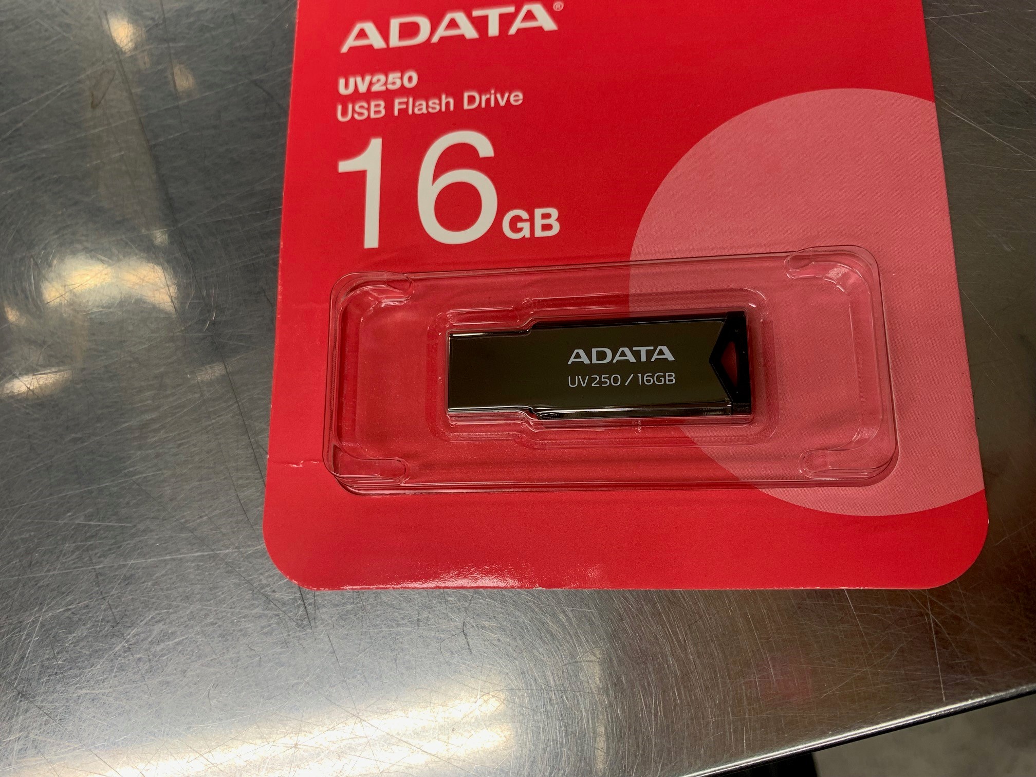ADATA UV250/ 16GB/ USB 2.0/ USB-A/ Čierna 