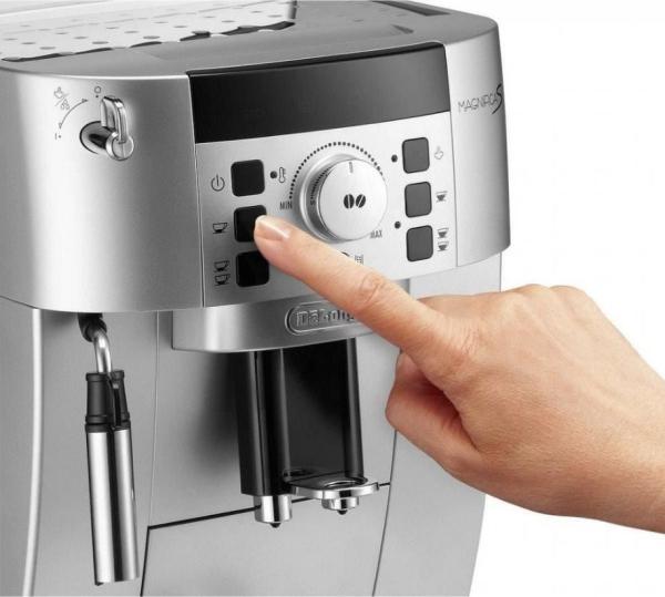 DeLonghi Magnifica S ECAM 22.110.SB automatický kávovar1