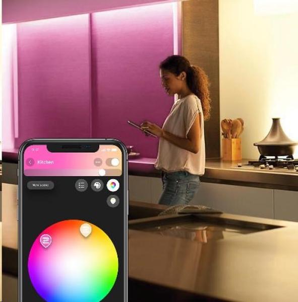 PHILIPS Hue COL LightStrip Plus,  White and color ambiance EU/ UK základna -AMAZ4