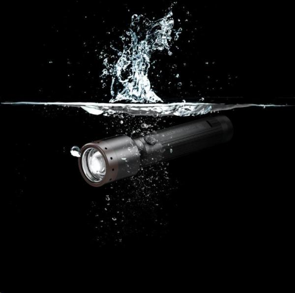 LEDLENSER P6R CORE ruční svítilna4
