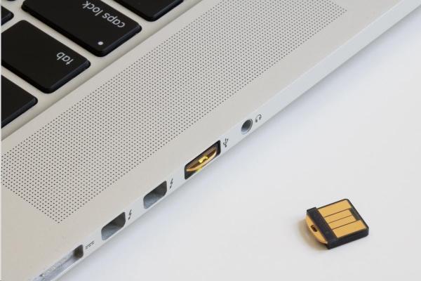 YubiKey 5 Nano - USB-A,  kľúč/ token s viacfaktorovým overovaním,  podporou OpenPGP a čipovej karty (2FA)3