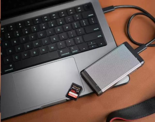 SanDisk micro SDXC karta 1TB Extreme PRO (200 MB/s Class 10, UHS-I U3 V30) + adaptér1