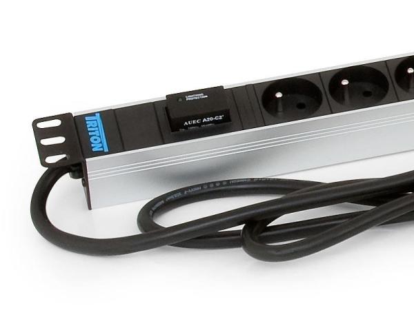 TRITON 19" rozvodný panel 24x230V zásuvka,  2m kabel, 16A IEC60309,  černý1