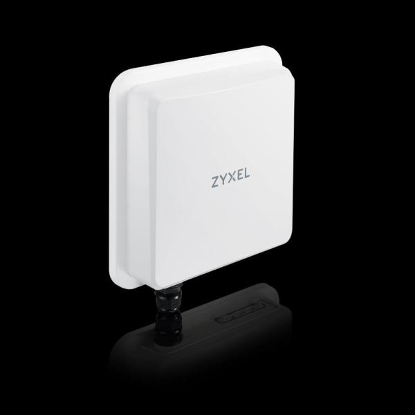 Zyxel FWA710,  5G Outdoor Router, Standalone/ Nebula with 1 year Nebula Pro License1