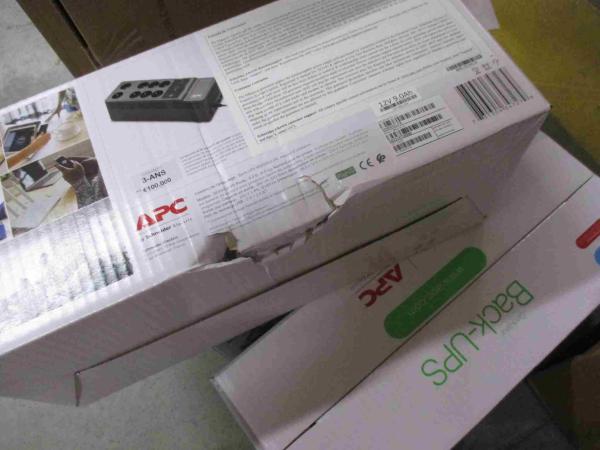 APC Back-UPS 850VA,  230 V,  nabíjacie porty USB typu C a A (520 W)1