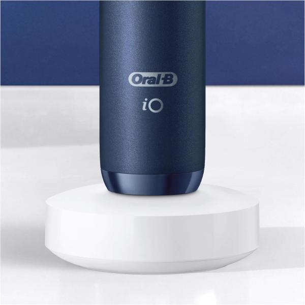 Oral-B iO Series 7 Sapphire elektrický zubní kartáček,  5 režimů,  cestovní pouzdro,  rychlonabíjecí stanice2