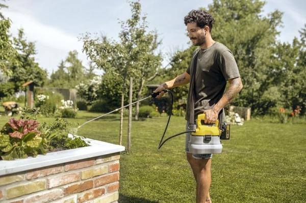 Karcher PSU 4-18 postřikovač,  nádrž 4 l,  30 l/ h,  3 bar,  postřik kapalného hnojiva či herbicidů4