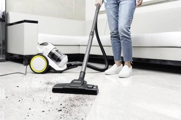 Karcher VC 3 podlahový vysavač,  700 W,  HEPA filtr,  bezsáčkový,  76 dB,  prachová nádoba 0, 9 l,  bílá1