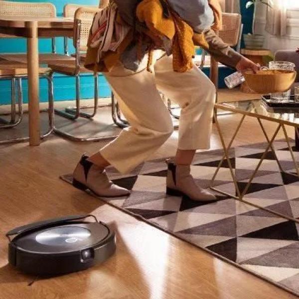 iRobot Roomba Combo j7 robotický vysavač s mopem,  HEPA filtr,  automatické dobíjení,  automatické vysypání,  vSLAM navigace6