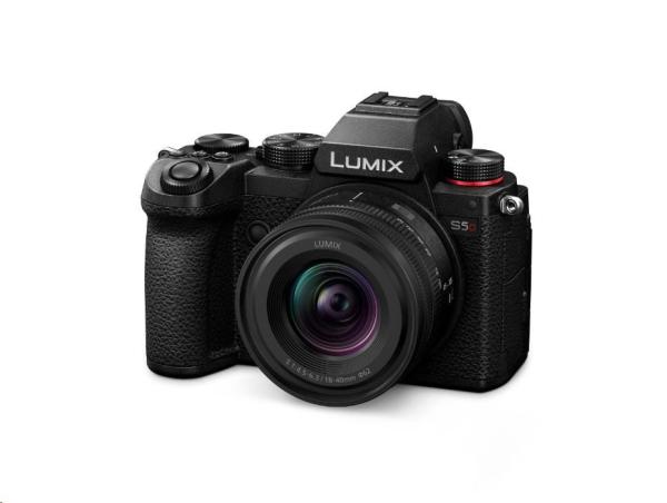 Panasonic Lumix S5D + 18-40 mm1