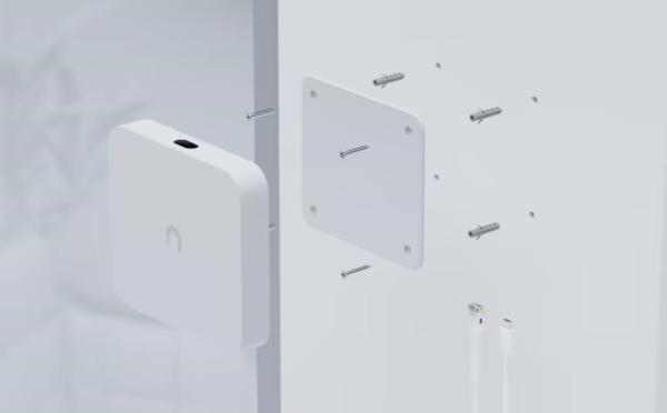 UBNT UACC-FM-17cm,  držák na zeď2
