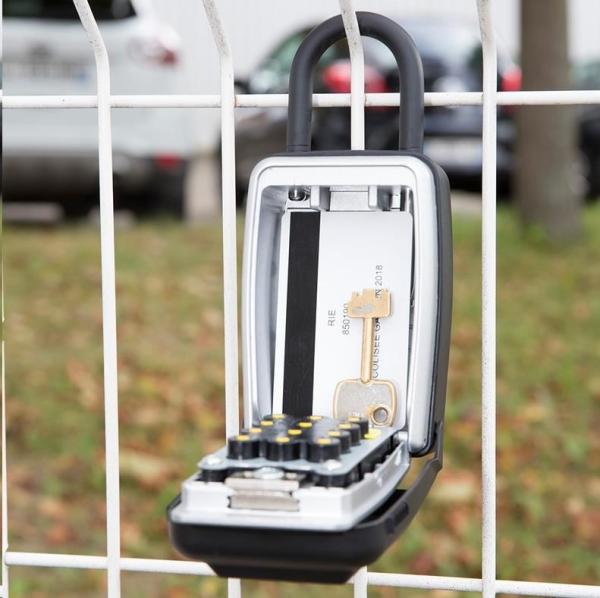 Master Lock 5422EURD bezpečnostní schránka s okem0