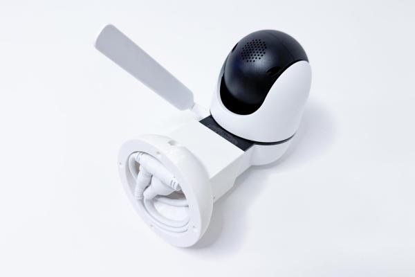 TP-LINK držák/ stojan pro kamery Tapo C501GW na stěnu,  bílý s krytkou kabelů (1ks)6