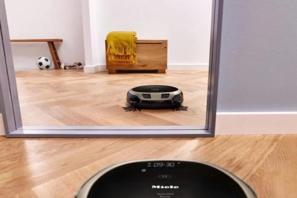 BAZAR - Miele Scout RX3 Runner SPQL robotický vysavač,  3D Smart navigace,  4 režimy,  časovač - poškozený obal5