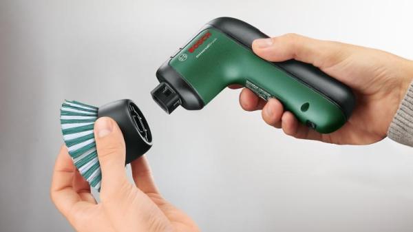 Bosch UniversalBrush akumulátorový čisticí kartáč s příslušenstvím3