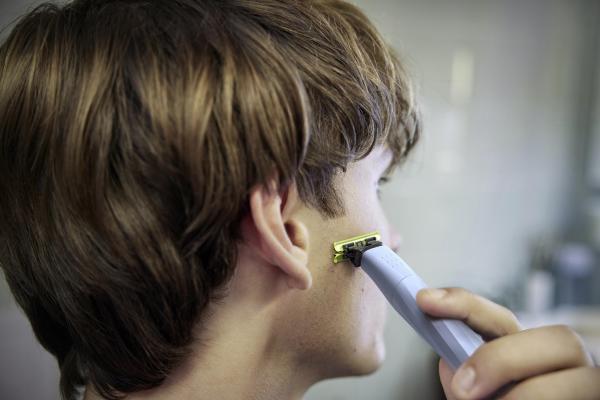Philips OneBlade First Shave QP1324/20 zastřihovač, Ni-MH baterie, vodotěsný, USB-A9