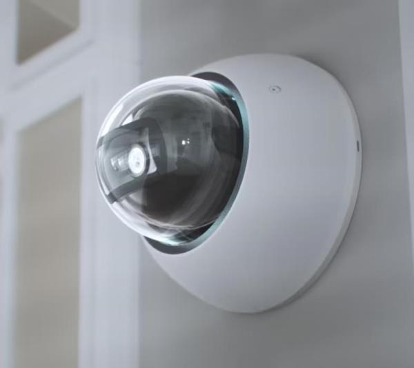 UBNT UVC-AI-Dome-B - AI Dome PoE kamera,  8MP,  černá1