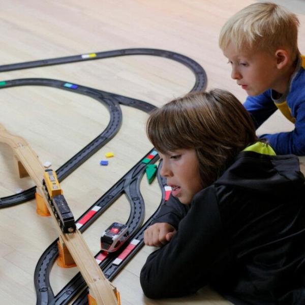 Intelino Smart Train – Chytrý nabíjecí elektrický vláček s dráhou7