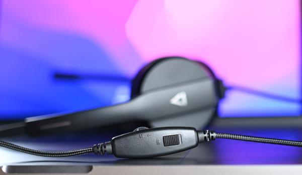 Creative HS-230 sluchátka USB/jack10