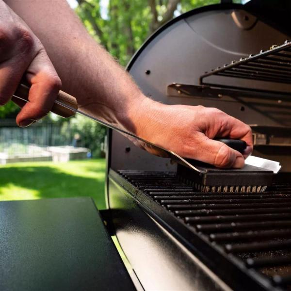 Traeger kartáč na čištění grilu5