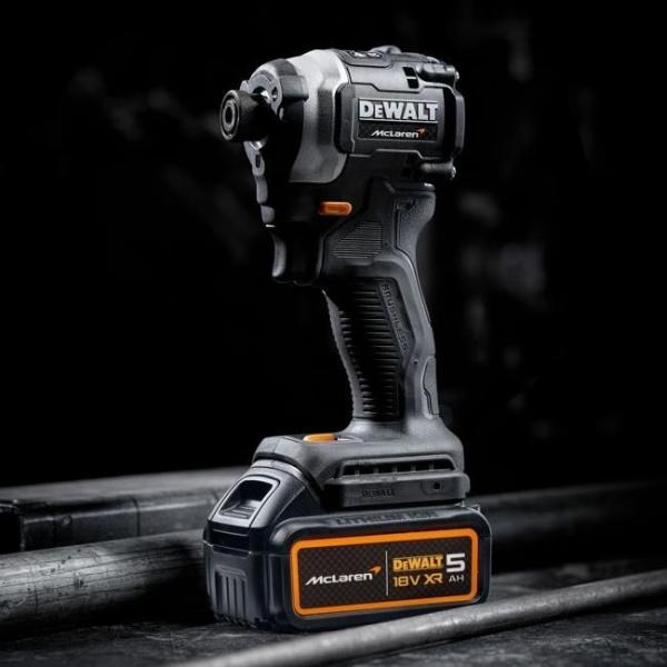 Dewalt DCF85MNT aku rázový utahovák edice McLaren 1 4" 206 Nm 18V bez aku3