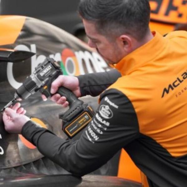 Dewalt DCD85MNT aku příklepová vrtačka edice McLaren 18V bez aku7