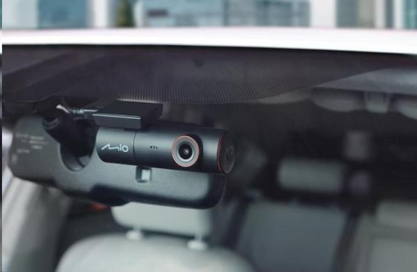 BAZAR - Mio MiVue J35 2.5K GPS WIFI - kamera pro záznam jízdy - Poškozený obal (Komplet)1