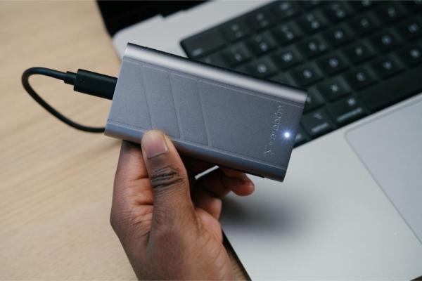 VERBATIM externí SSD 1TB,  USB4,  USB-C,  R:3700 /  3600MB/ s,  šedá2