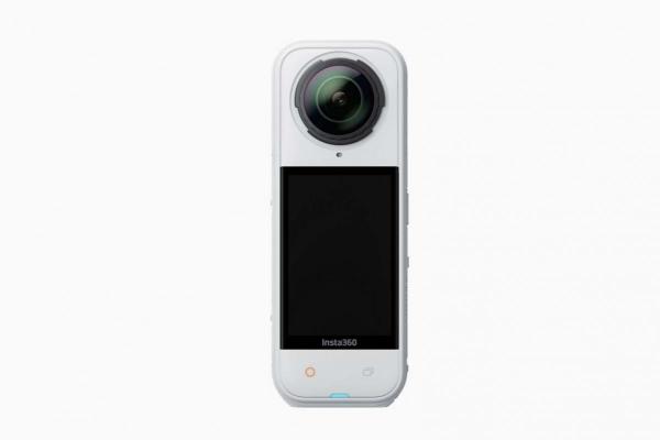 Insta360 X5 akční kamera,  bílá,  8K 360° video,  triple AI čip,  vodotěsnost do 15 m,  6osá stabilizace,  2400 mAh baterie
