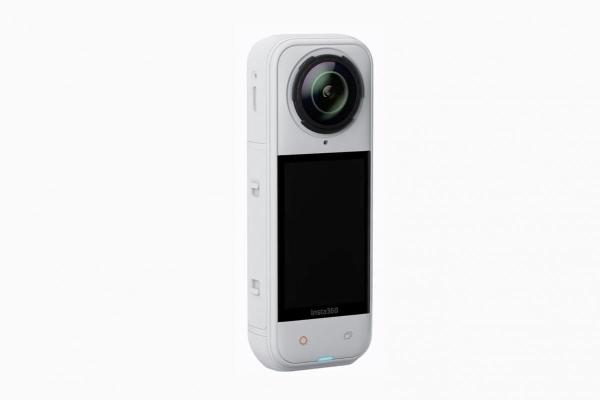 Insta360 X5 akční kamera,  bílá,  8K 360° video,  triple AI čip,  vodotěsnost do 15 m,  6osá stabilizace,  2400 mAh baterie1