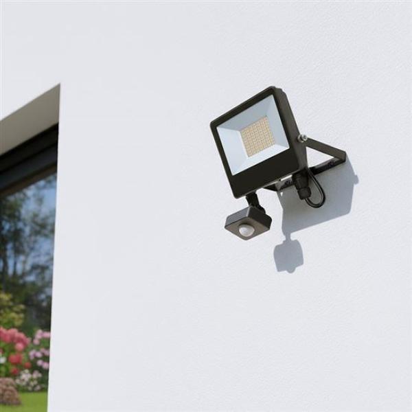 Solight LED reflektor se senzorem TOP,  30W,  max. 3900lm,  3CCT,  volitený výkon 100/ 66%,  IP65,  rychlospojka1