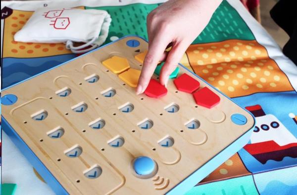 Cubetto Herní set s interaktivním robotem3