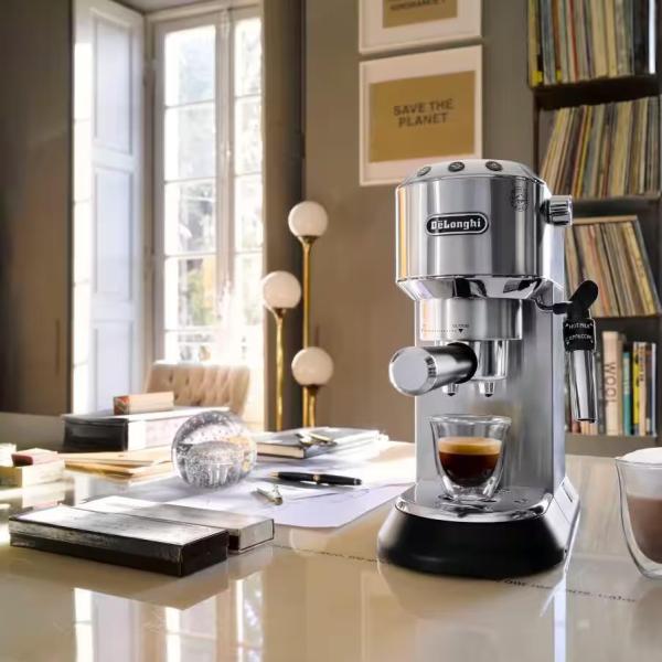 DeLonghi Dedica EC685.M Style pákový kávovar,  1300 W,  Cappuccino systém,  stříbrná4