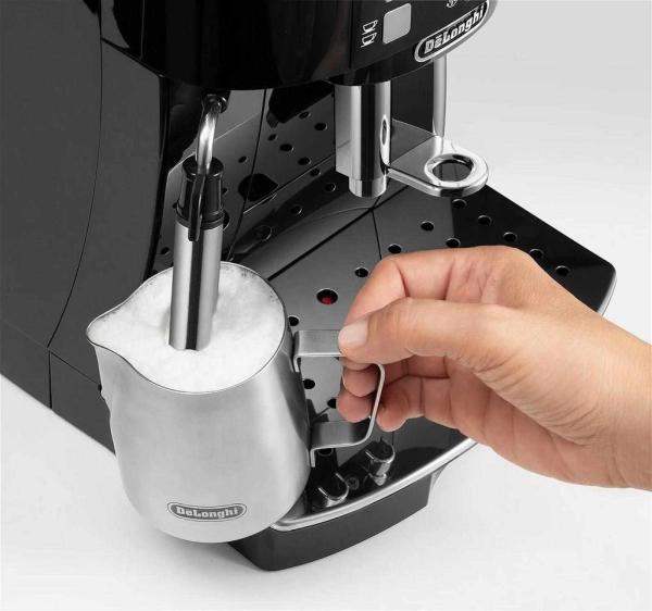 DeLonghi ECAM 21.117.B automatický kávovar,  15 bar,  vestavěný mlýnek,  dva šálky najednou,  tryska na páru,  černý5