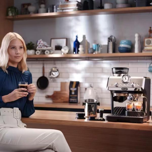 DeLonghi La Specialista Arte pákový kávovar,  1400 W,  vestavěný mlýnek,  parní tryska MyLatte5