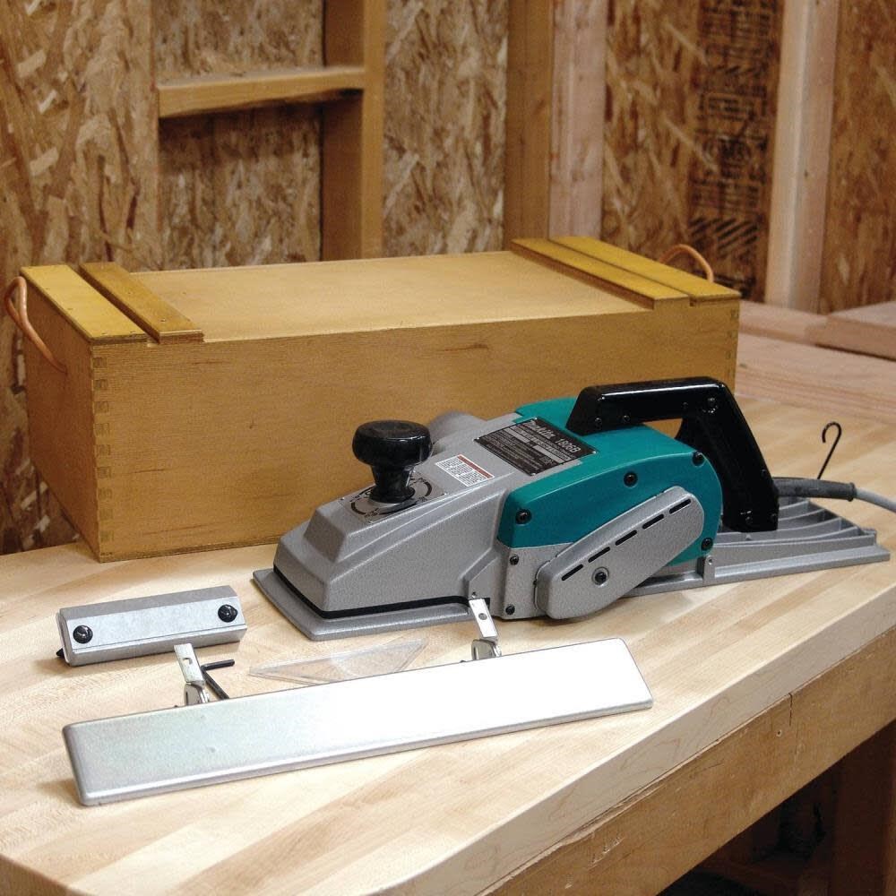 Makita 1806B velkoplošný hoblík4 