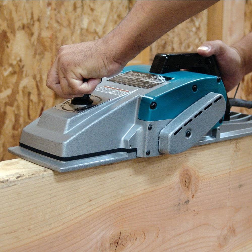 Makita 1806B velkoplošný hoblík3 