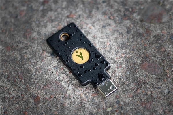 YubiKey 5C NFC - USB-C, kľúč/token s viacfaktorovým overovaním (NFC), podporou OpenPGP a čipových kariet (2FA)4 