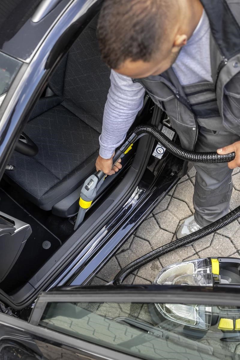 Karcher Puzzi 8/ 1 C čistič čalounění,  1200 W,  vyjímatelná nádoba,  1 l/ min,  1 bar,  vyjímatelná nádoba 2v18 