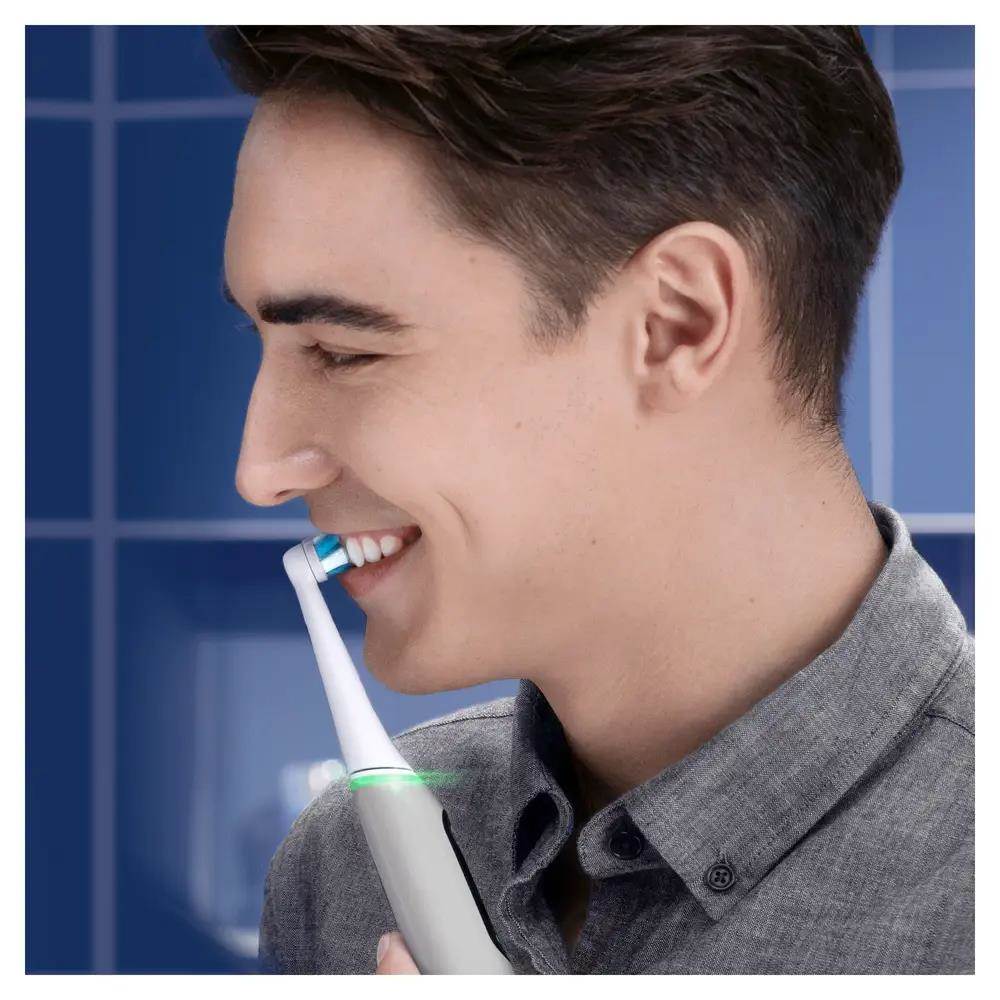 Oral-B iO Series 6 Grey Opal elektrický zubní kartáček,  magnetický,  5 režimů,  tlakový senzor,  AI,  pouzdro5 