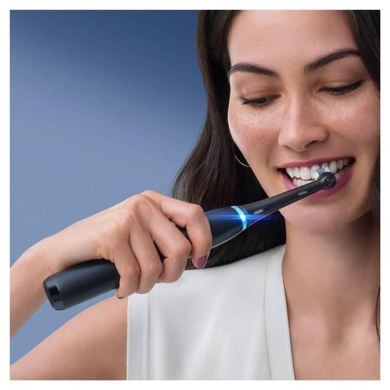 Oral-B iO8 Series Duo set zubních kartáčků, magnetický, displej, 6 režimů, tlakový senzor, 2 kusy, černá a bílá2 