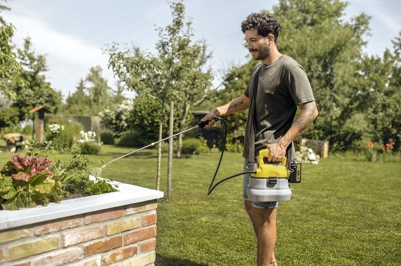 Karcher PSU 4-18 postřikovač,  nádrž 4 l,  30 l/ h,  3 bar,  postřik kapalného hnojiva či herbicidů4 